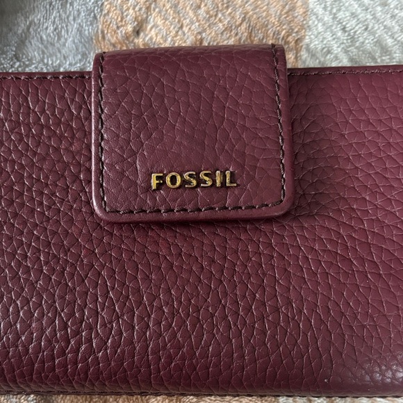 Fossil Women's Burgundy Leather Wristlet - Picture 2 of 14